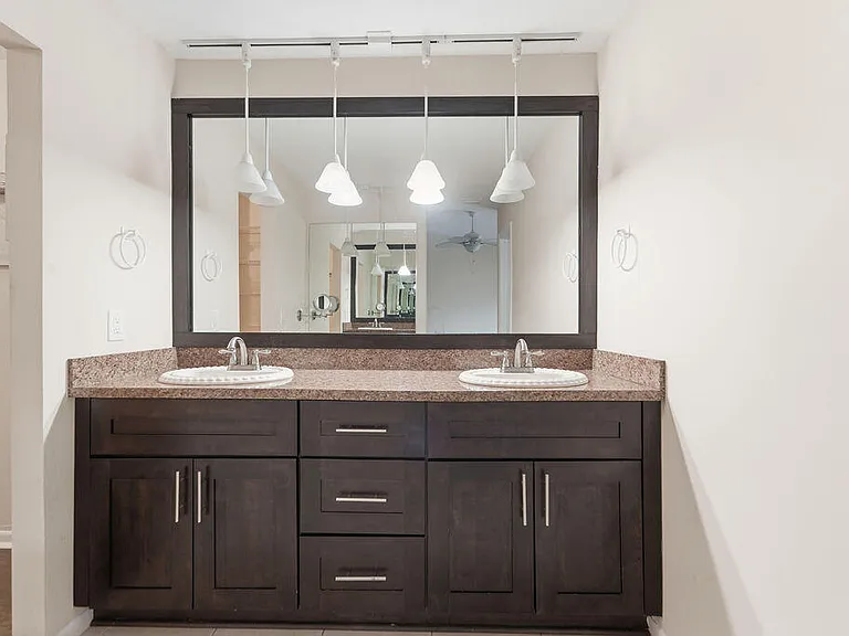 433 SW 27th Ave — Photo 43