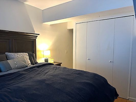 5th image of 135 W 70th St APT 6B