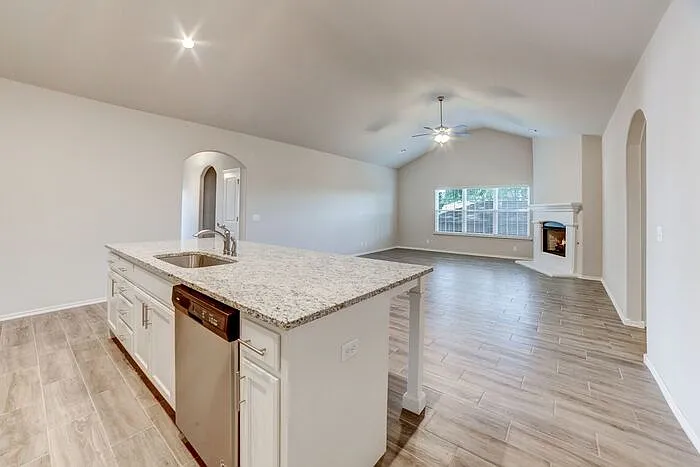 2421 W Imperial Ct — Photo 18