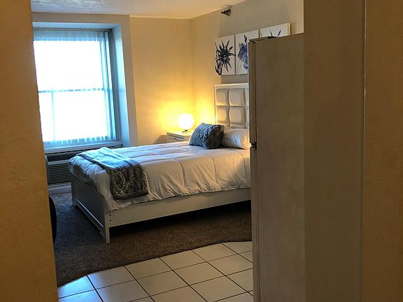 4th image of 224 E Garden St APT 442