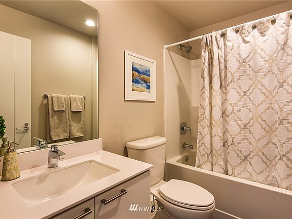2nd image of 510 SE Coho Walk