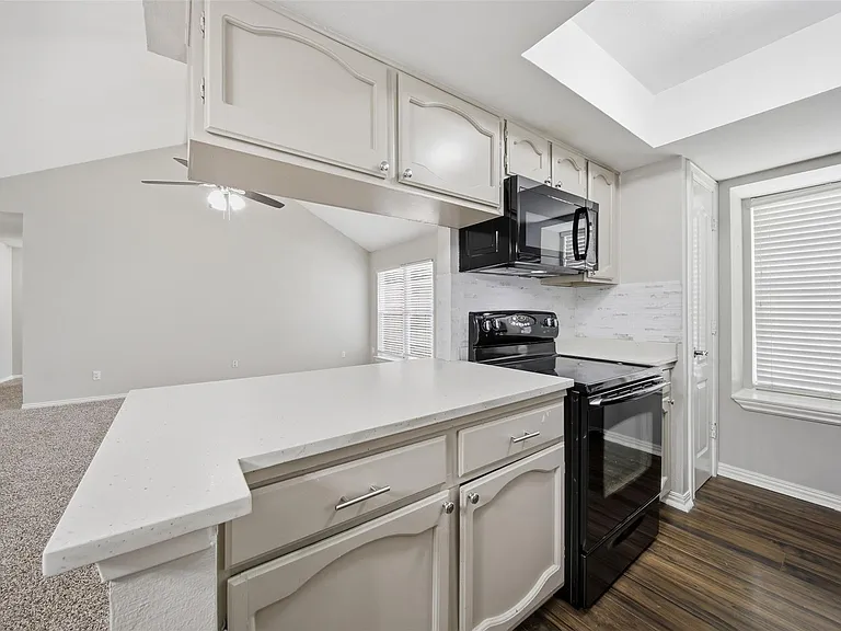 16310 Emberwood Dr — Photo 10