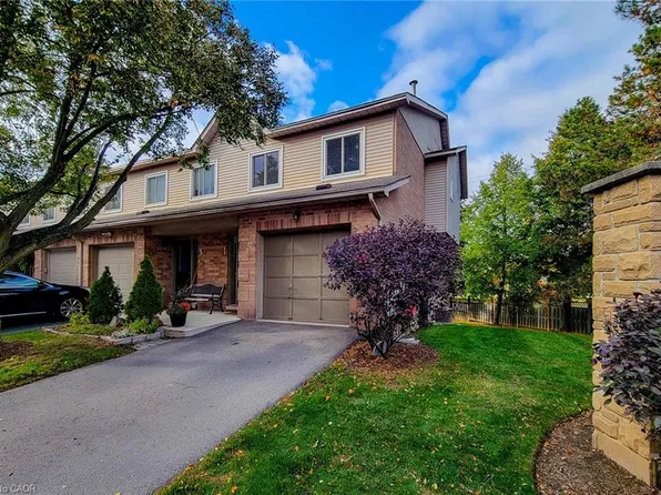 26 Moss Blvd #1, Dundas, ON L9H 6W7
