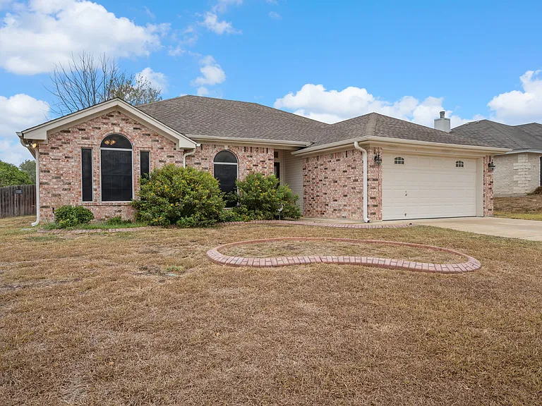 3805 Republic Of Texas Dr — Photo 13
