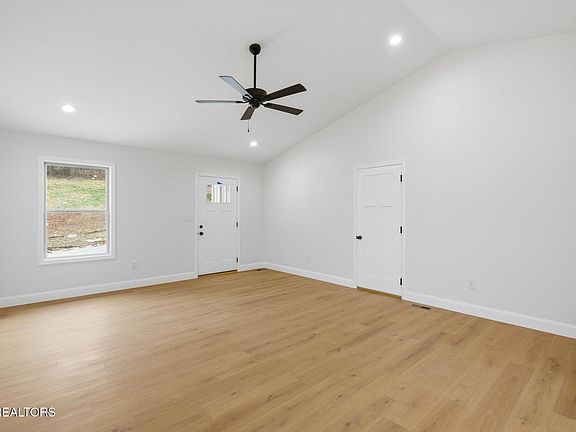 5th image of 120 Cross Creek Cir