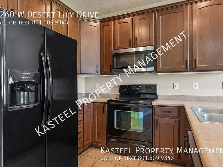 3260 W Desert Lily Dr — Photo 8