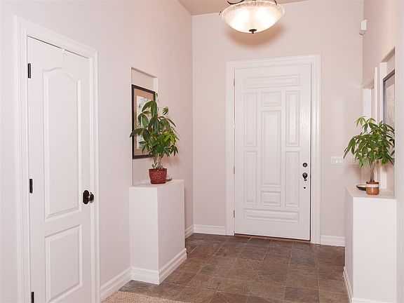 5th image of 835 Slickrock Dr