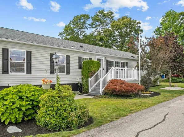 121 Lark Ln, Tiverton, RI 02878