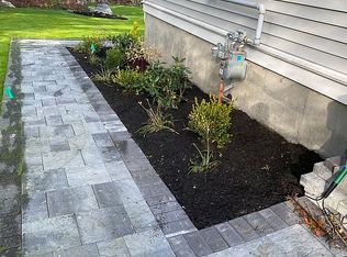 4 Julia Dr, Bellingham, MA 02019