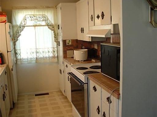 4th image of 1295 Bayshore Dr