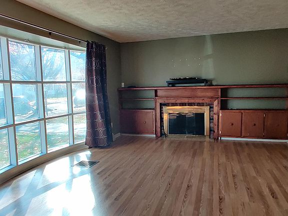 2nd image of 670 Warren Ave