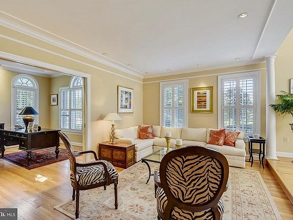 4th image of 17520 Applewood Ln