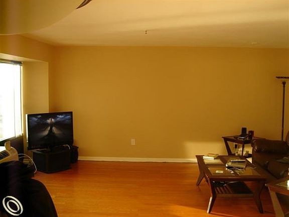 5th image of 300 Riverfront Dr Unit 17D