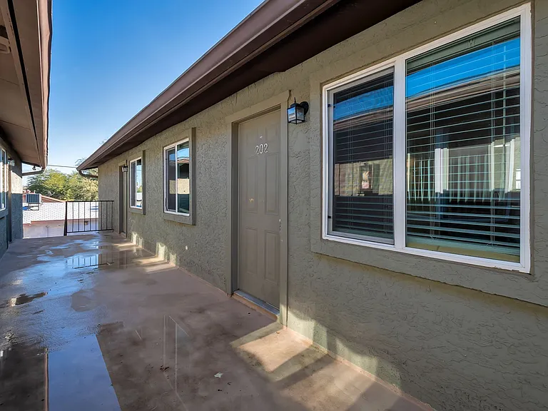 2234 W Hazelwood St — Photo 14
