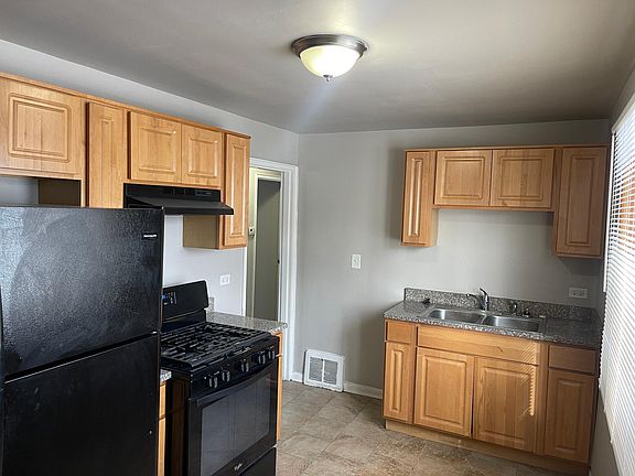 3rd image of 17525 Lorenz Ave
