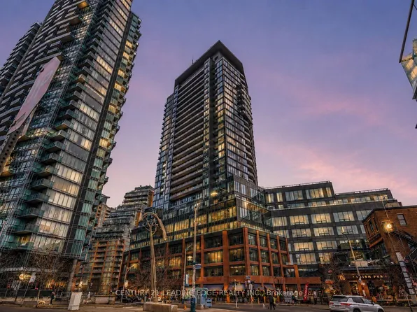 135 Liberty St #1107, Toronto, ON M6K 1A7
