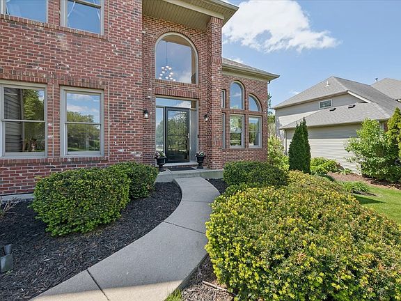 2nd image of 2119 W Thornwood Dr