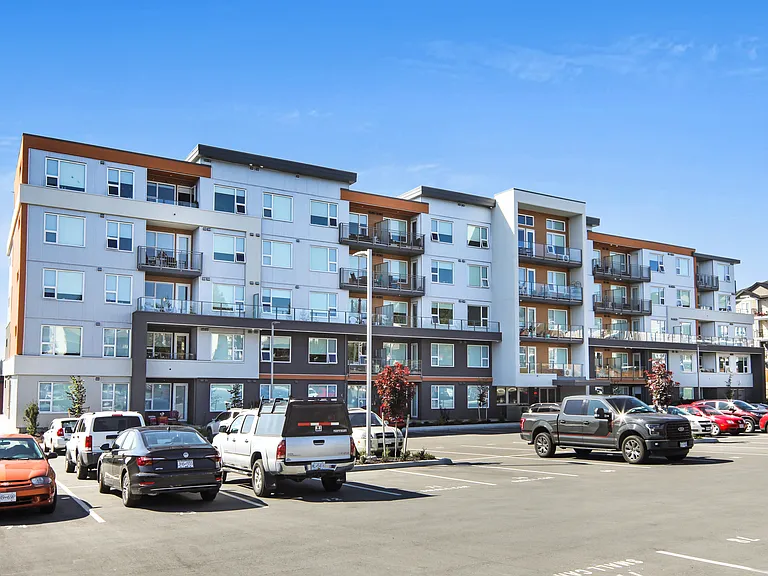575 S Dogwood St #410 — Photo 6