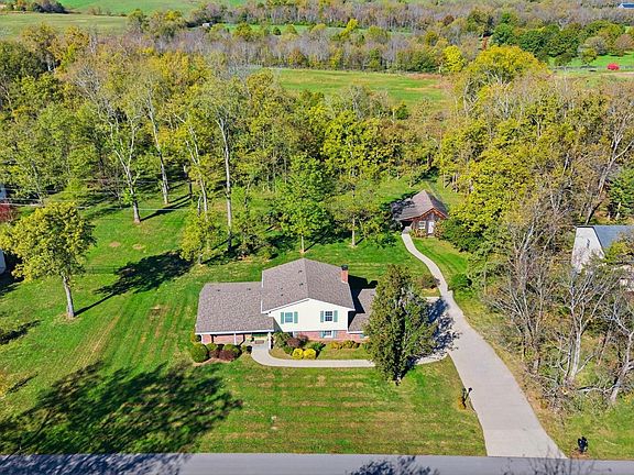 2nd image of 119 Carolyn Ln