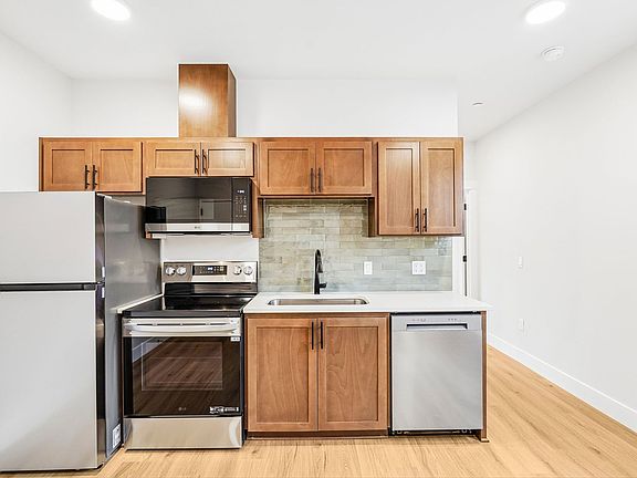 3rd image of 4381 NE Prescott St #104