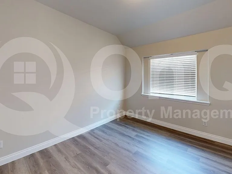 204 Rosewood Dr — Photo 22