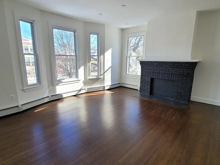 682 Whitney Ave #2 — Photo 8