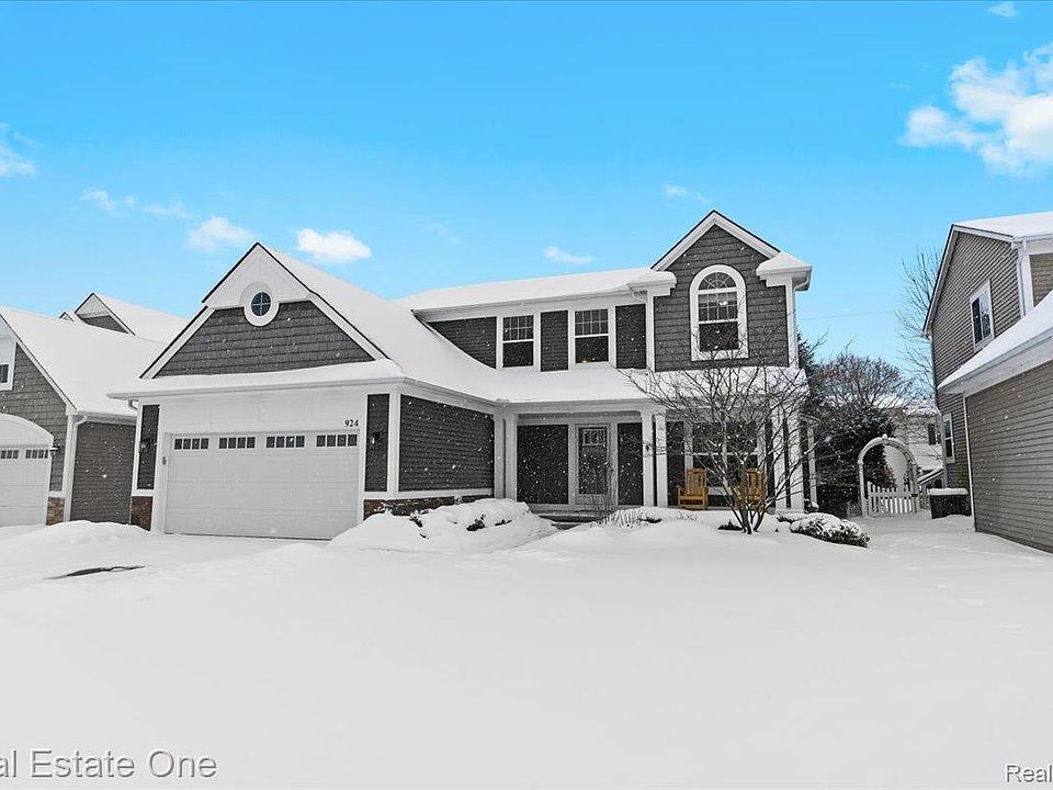 1st image of 924 Riverstone Ct