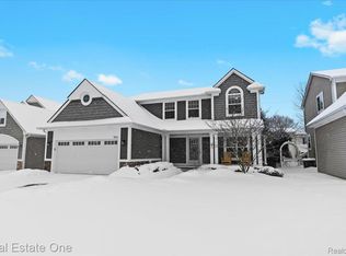 924 Riverstone Ct, Milford, MI 48381