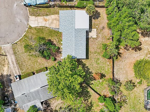 2nd image of 610 East Ct