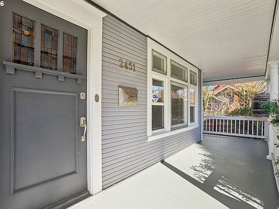 4th image of 2451 SE Yamhill St