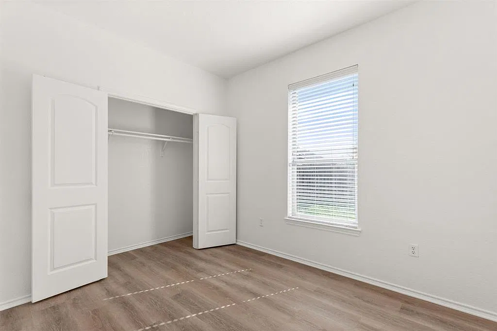 3 bed, 1281 sqft, $1,395 — Photo 2