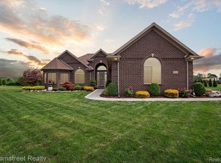 28699 Liparoto Blvd, Flat Rock, MI 48134
