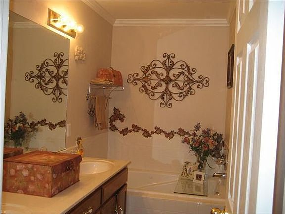 4th image of 3456 Eastwood Dr #D