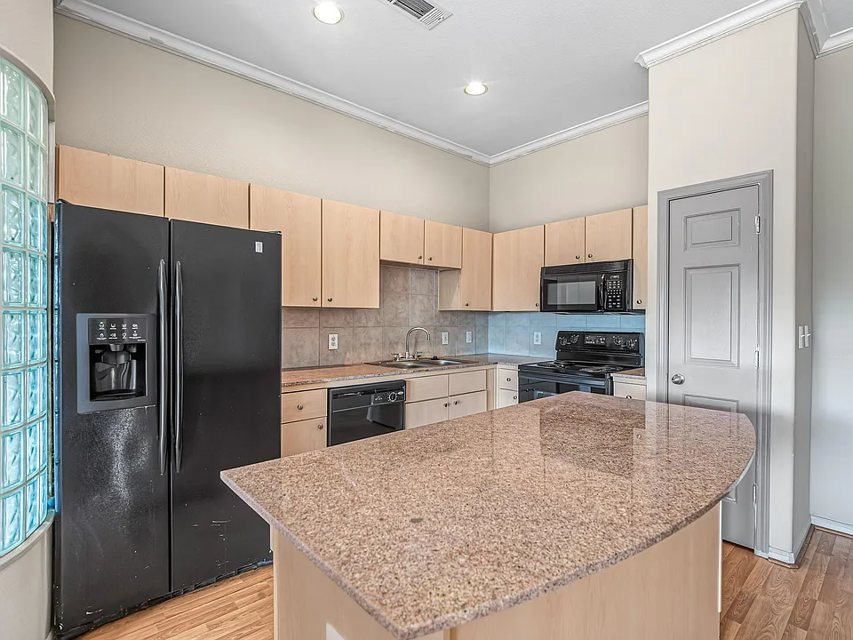 1441 East St #315