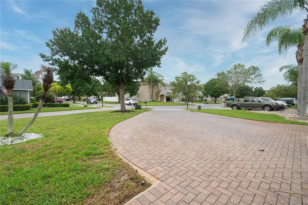 5 bed, 3.0 bath, 3462 sqft, $3,495 — Photo 3