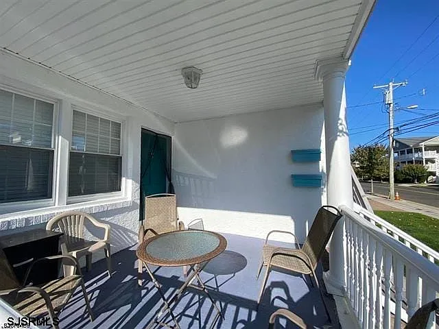 3 bed, 1.0 bath, $7,500 — Photo 4