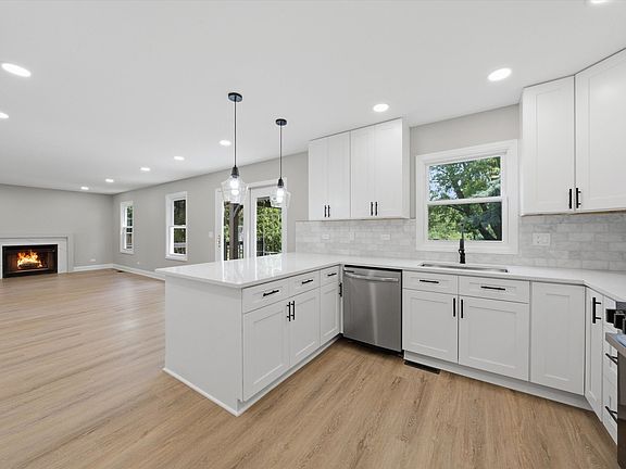 5th image of 308 Homewood Dr