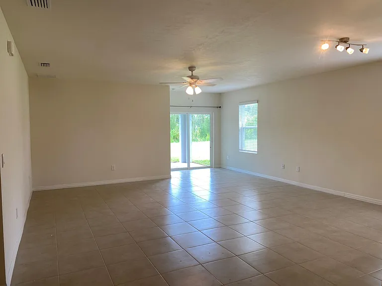 636 SW 19th Ave — Photo 5