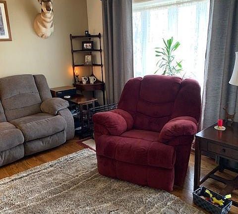 5th image of 264 E Doris Dr