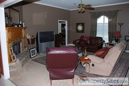 3rd image of 419 Cedar Tree Dr