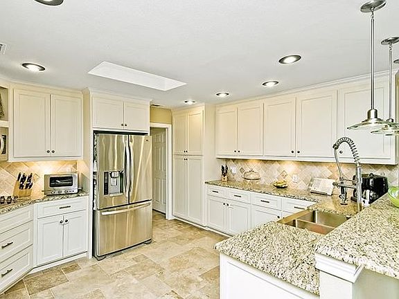 4th image of 924 Hillside Dr