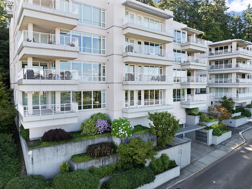 1st image of 2020 SW Market Street Dr APT 101
