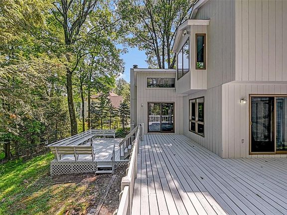 2nd image of 3256 Mountain View Dr
