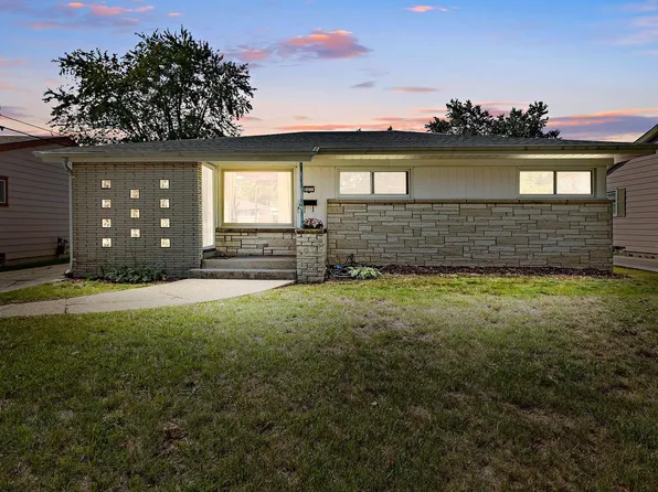 8611 West Arden PLACE, Milwaukee, WI 53225