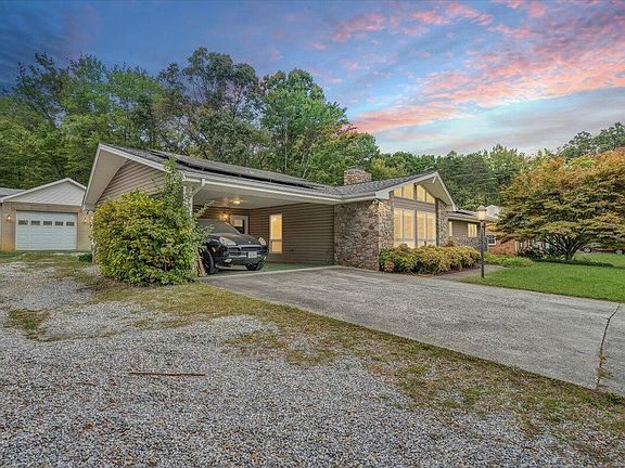 2nd image of 2100 Loch Haven Dr