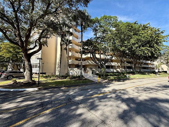 5th image of 7011 Environ Blvd APT 109