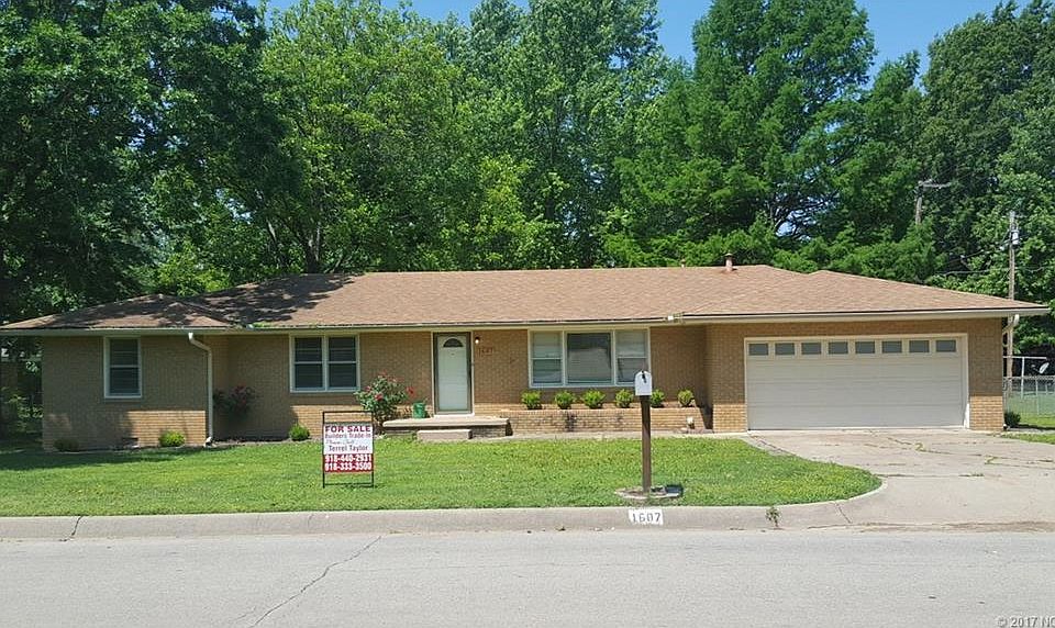 1st image of 1607 Manor Dr