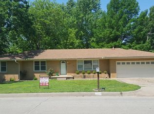 1607 Manor Dr, Bartlesville, OK 74006