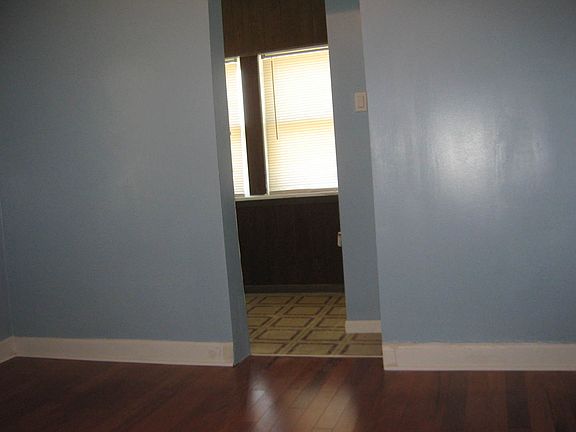 4th image of 2216 N Moody Ave