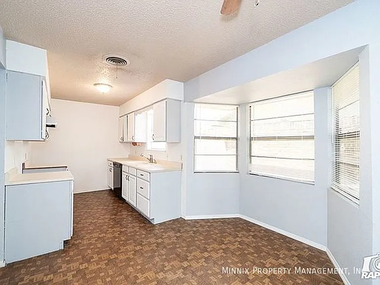 2905 Ventura Ave — Photo 13